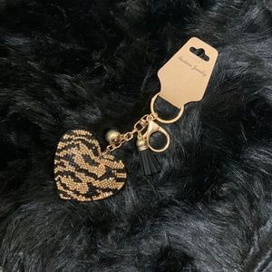 Leapord print heart keychain